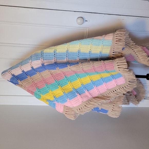 Handmade knitted blanket throw with fringe trim multi rainbow colours - Picture 6 of 7
